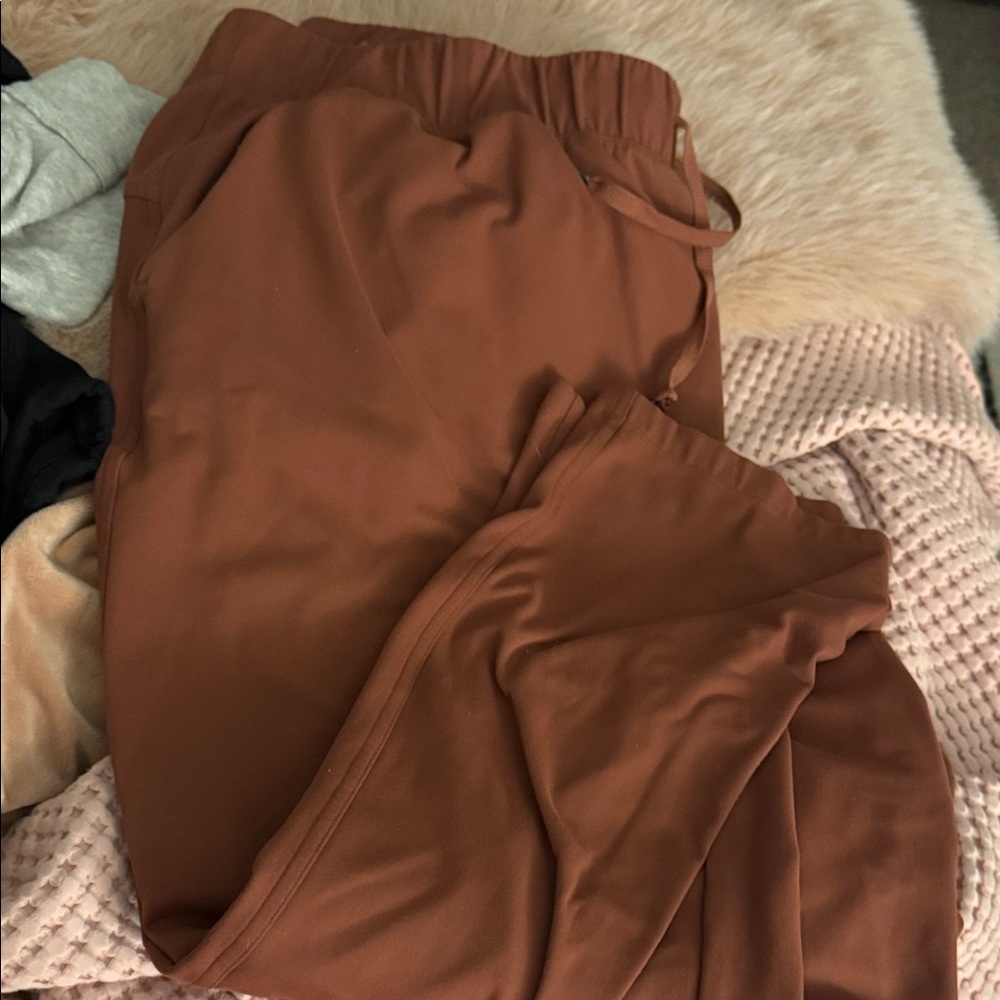 Old Navy Active High-Rise Slim Taper Pants - Rust